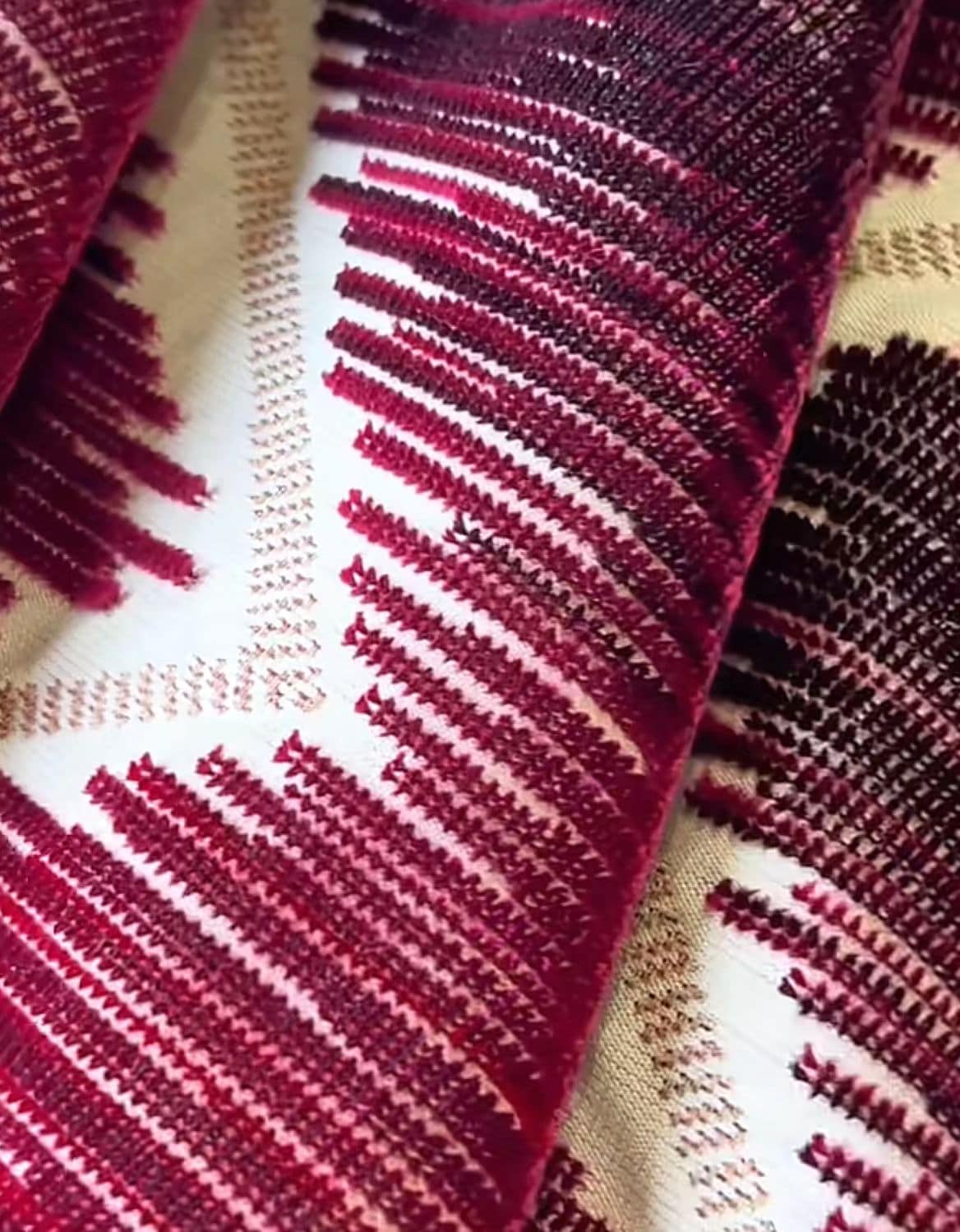 JBL Hoge kwaliteit Jacquard Fluwelen Stof Mode Nieuwe Collectie Geïnterlinieerde Lijnen Patroon Morden Stijl Jacquard Fluweel voor Bank