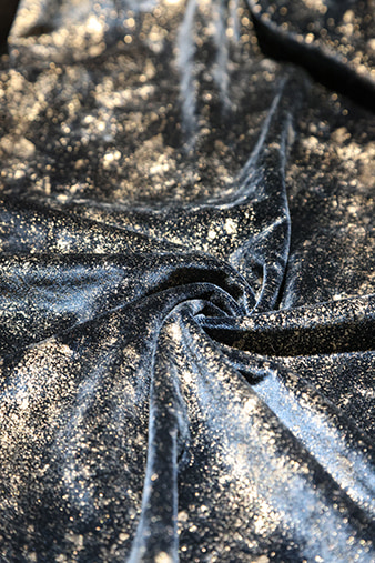 Luxe 100% polyester flanel vergulde stof met pruimenbloesempatroon Milieuvriendelijk voor huishoudtextiel voor beddengoed Banken Gordijnen