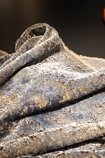 Luxe pruimenbloesem patroon gesneden fluwelen stof van hoge kwaliteit huishoudtextiel voor banken en gordijnen voor huisdecoratie